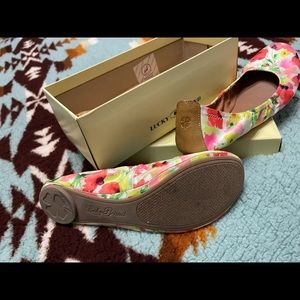 Beautiful Lucky Brand floral ballet flats 🥿